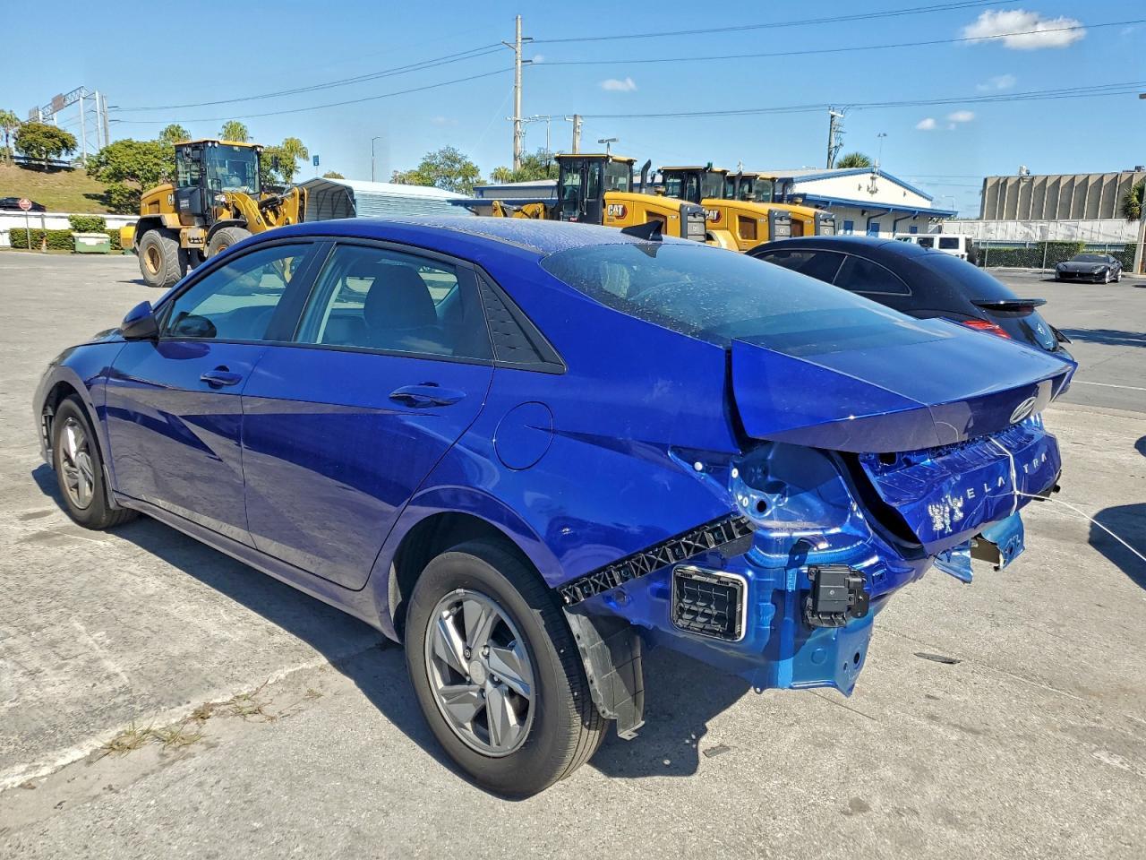 2025 Hyundai Elantra Se - Image 2