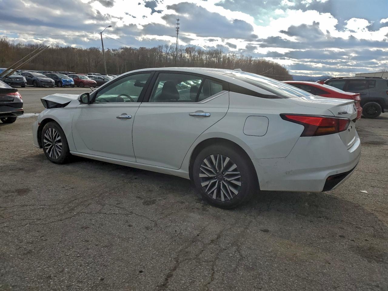 2023 Nissan Altima Sv - Image 2