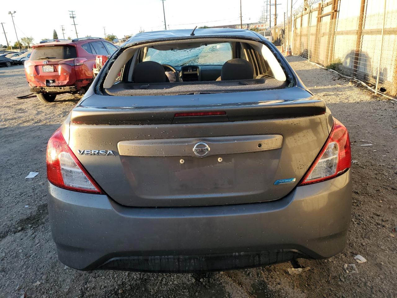 2016 Nissan Versa S - Фото 6