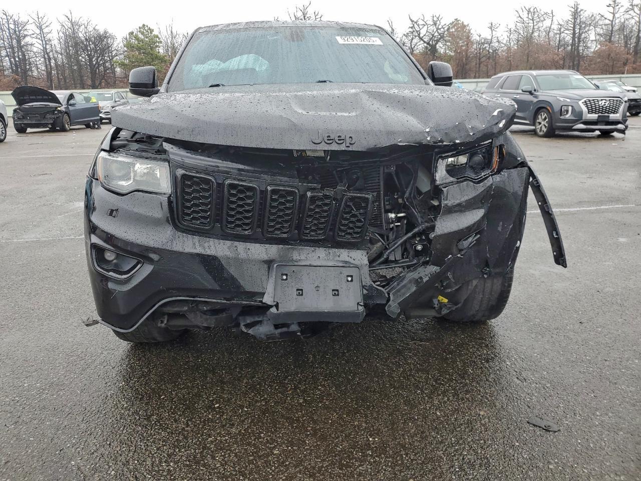 2019 Jeep Grand Cherokee Laredo - Image 5