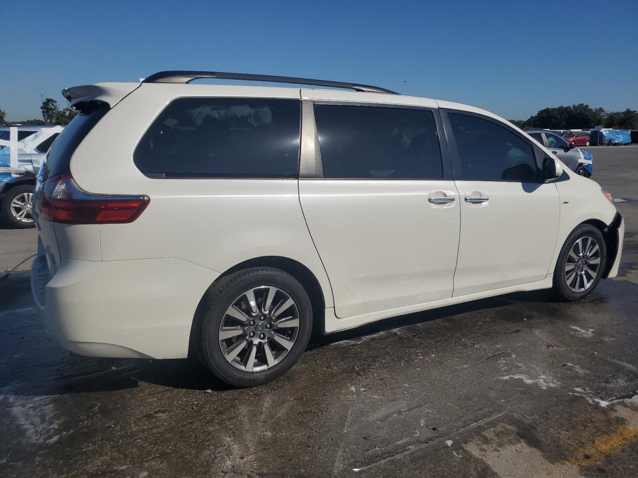 2020 Toyota Sienna Xle - Фото 3