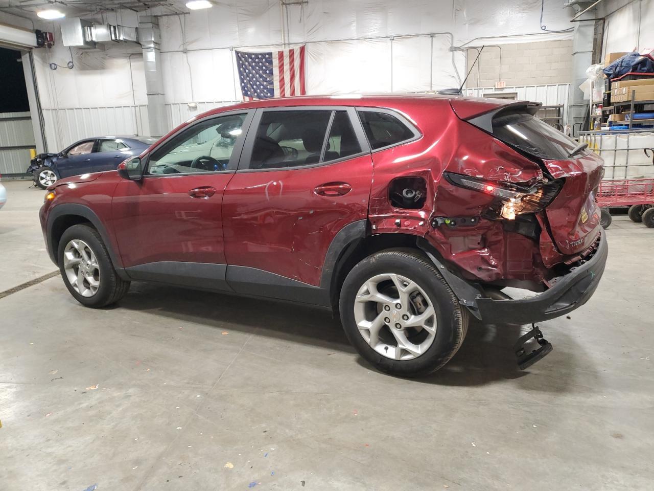 2024 Chevrolet Trax Ls - Фото 2