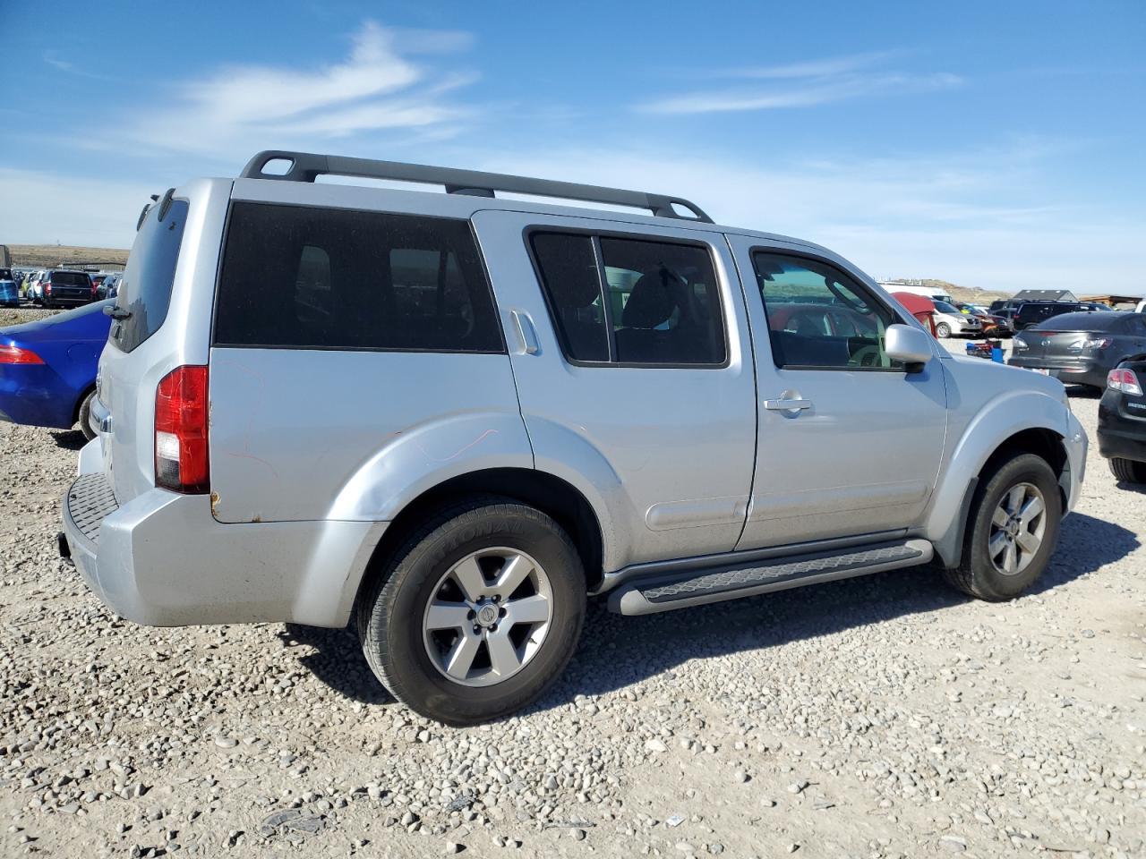 2011 Nissan Pathfinder S - Image 3