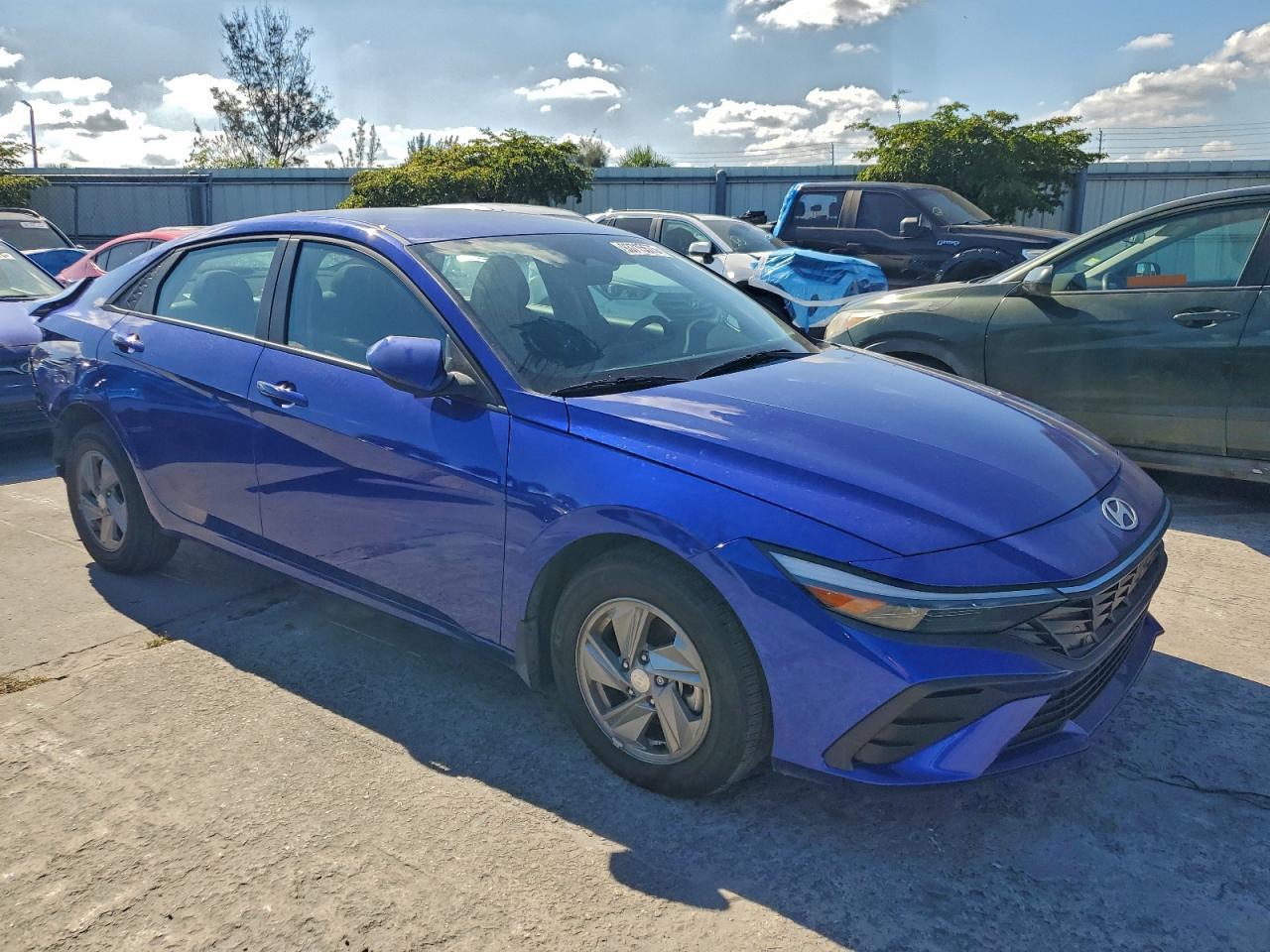 2025 Hyundai Elantra Se - Image 4