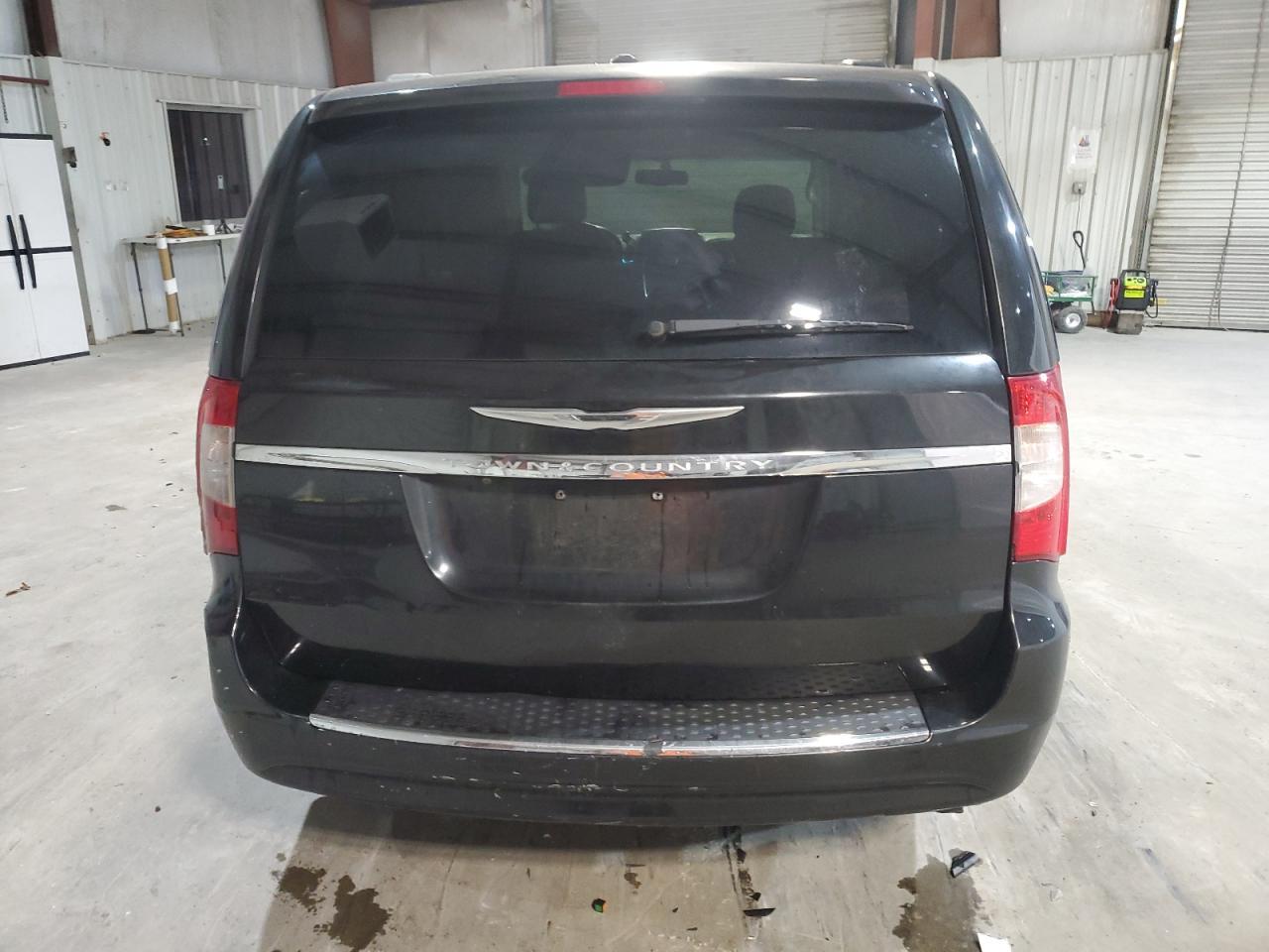 2013 Chrysler Town & Country Touring - Фото 6