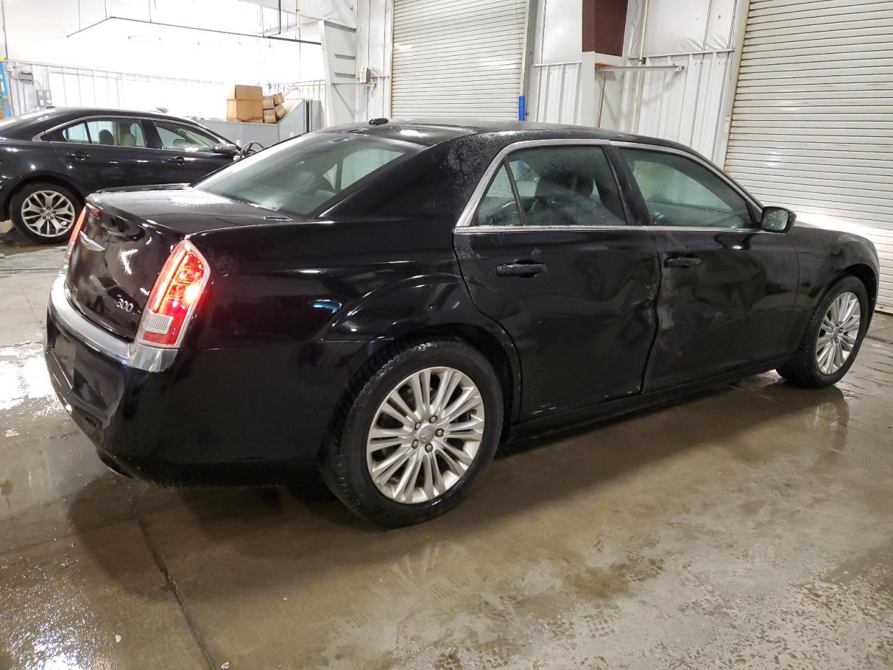 2014 Chrysler 300 - Фото 3