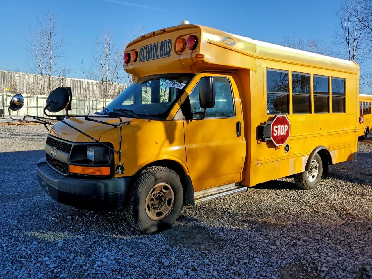 2016 Chevrolet Express School Bus - Фото 2