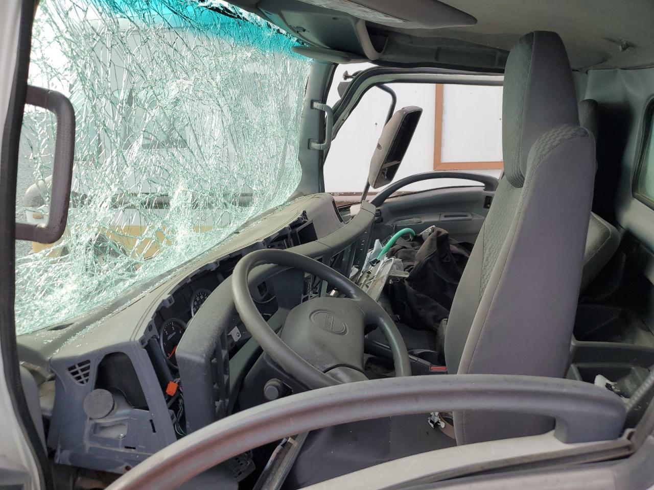2012 Isuzu Npr Hd Box Truck - Image 7