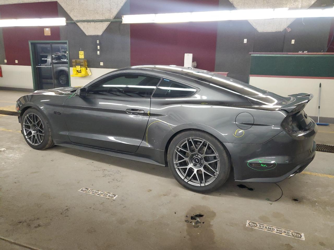 2019 Ford Mustang Gt - Фото 2