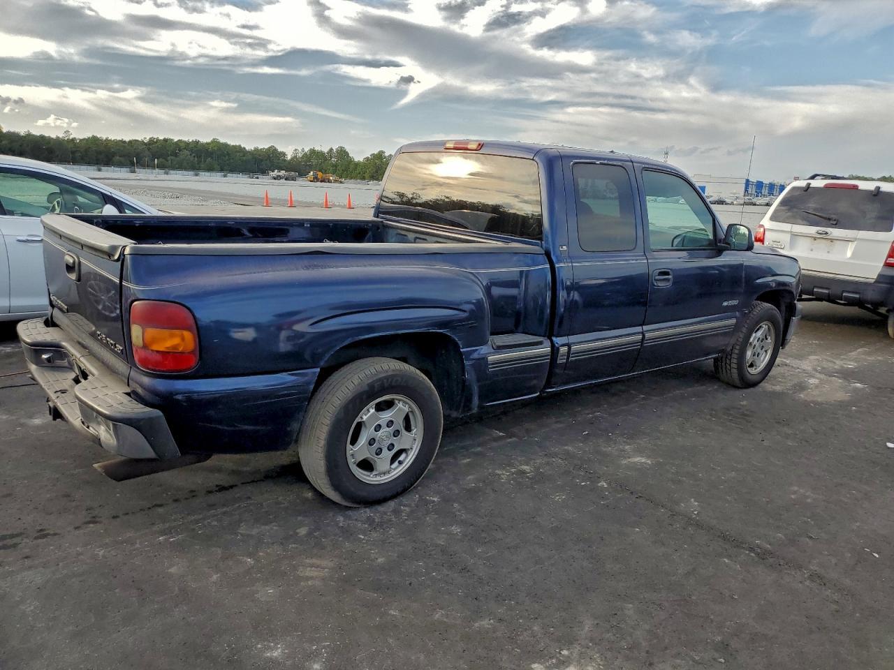 2001 Chevrolet Silverado C1500 - Фото 3