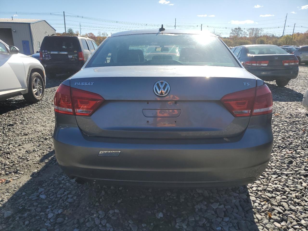 2015 Volkswagen Passat S - Фото 6