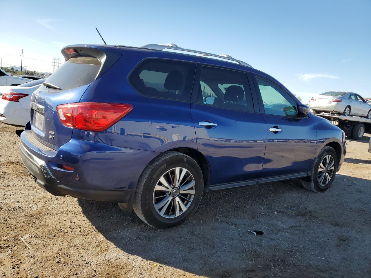 2017 Nissan Pathfinder S - Image 3