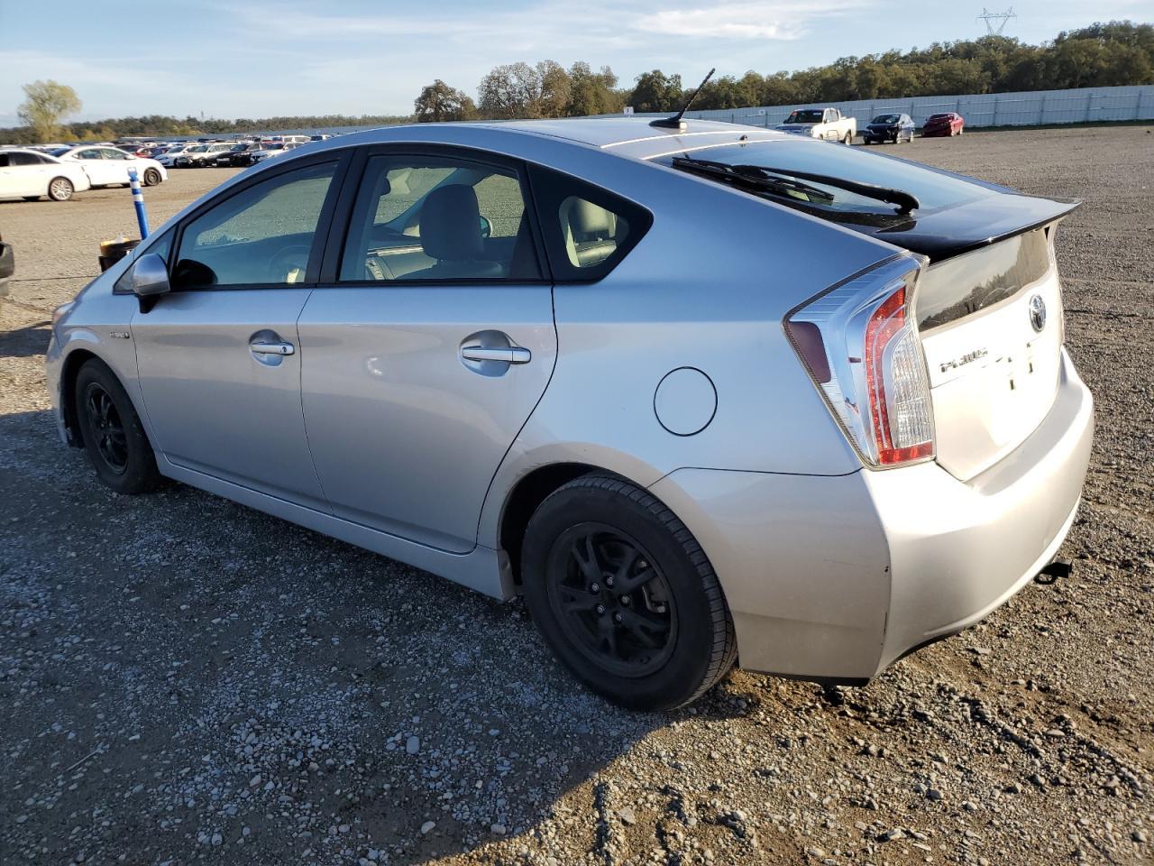2015 Toyota Prius - Фото 2