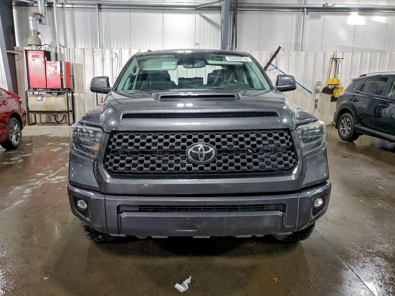2019 Toyota Tundra Crewmax Sr5 - Image 5