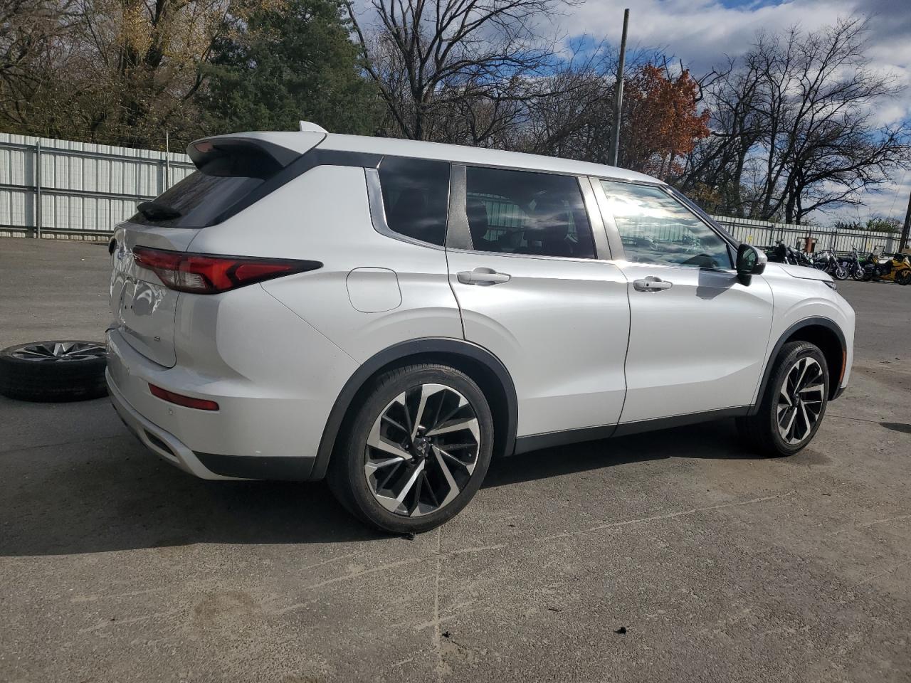 2022 Mitsubishi Outlander Se - Фото 3