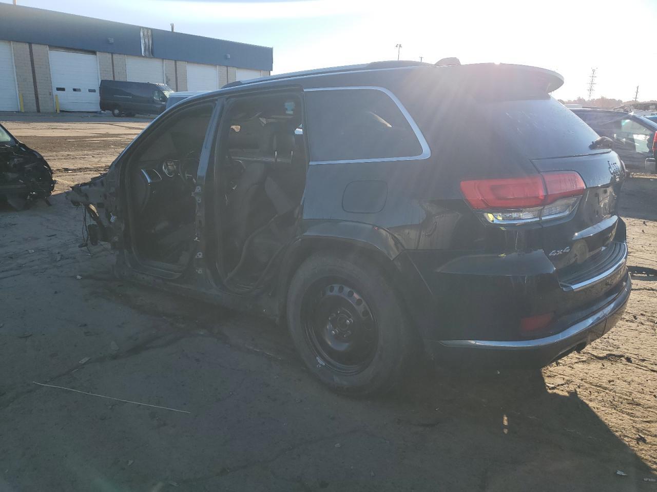 2014 Jeep Grand Cherokee Summit - Image 2