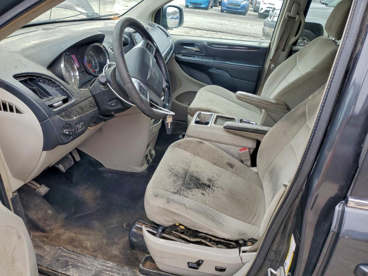 2012 Chrysler Town & Country Touring - Фото 7