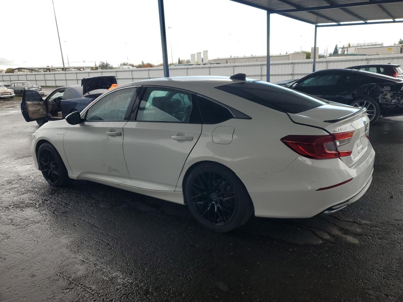 2022 Honda Accord Hybrid Sport - Image 2