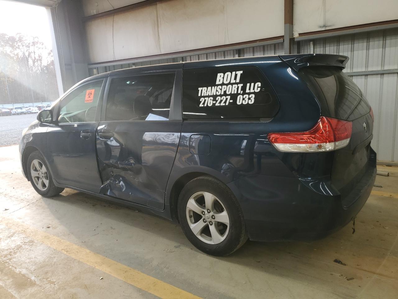 2011 Toyota Sienna - Image 2