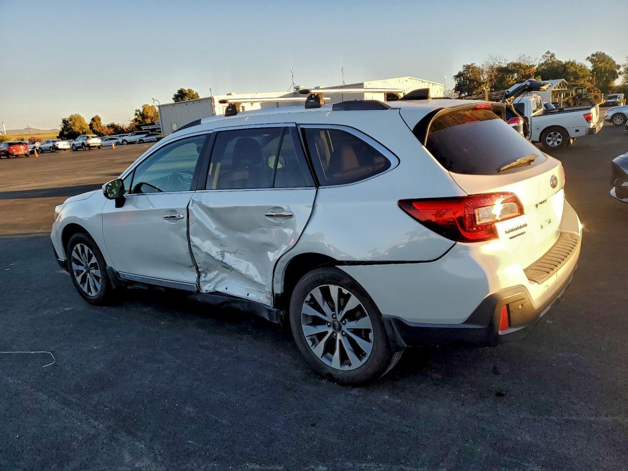 2018 Subaru Outback Touring - Фото 2