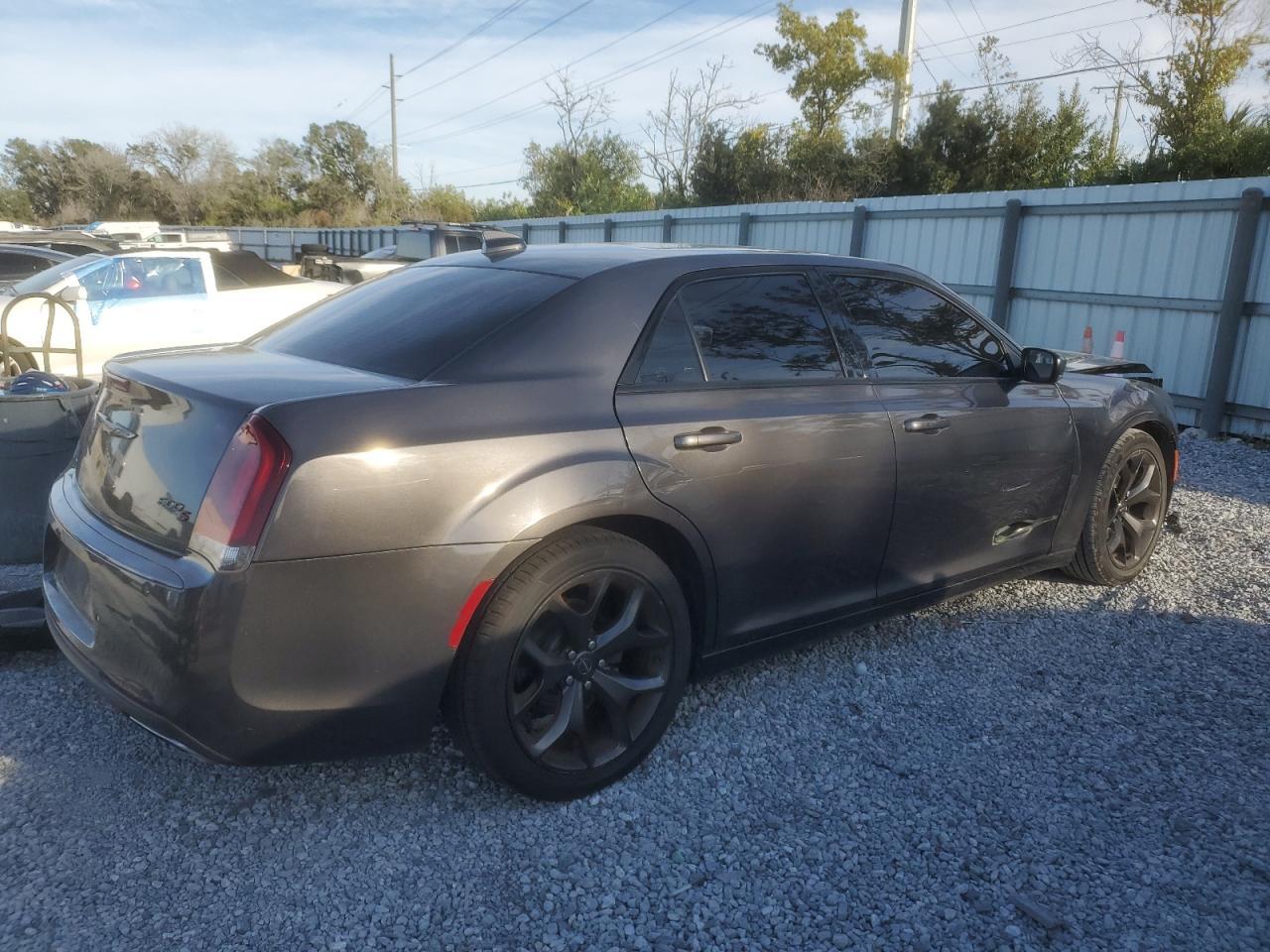 2021 Chrysler 300 S - Фото 3
