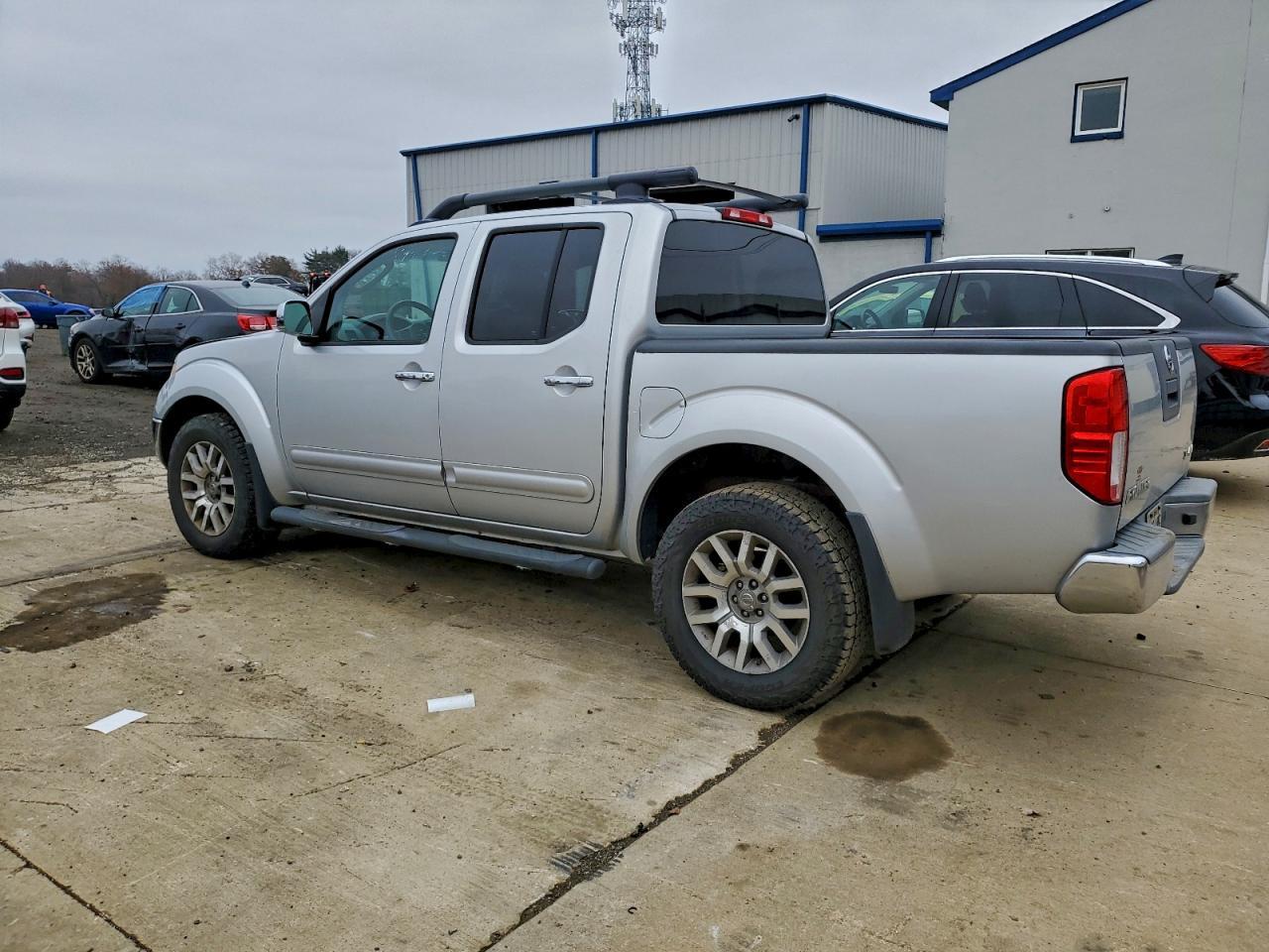 2011 Nissan Frontier S - Фото 2