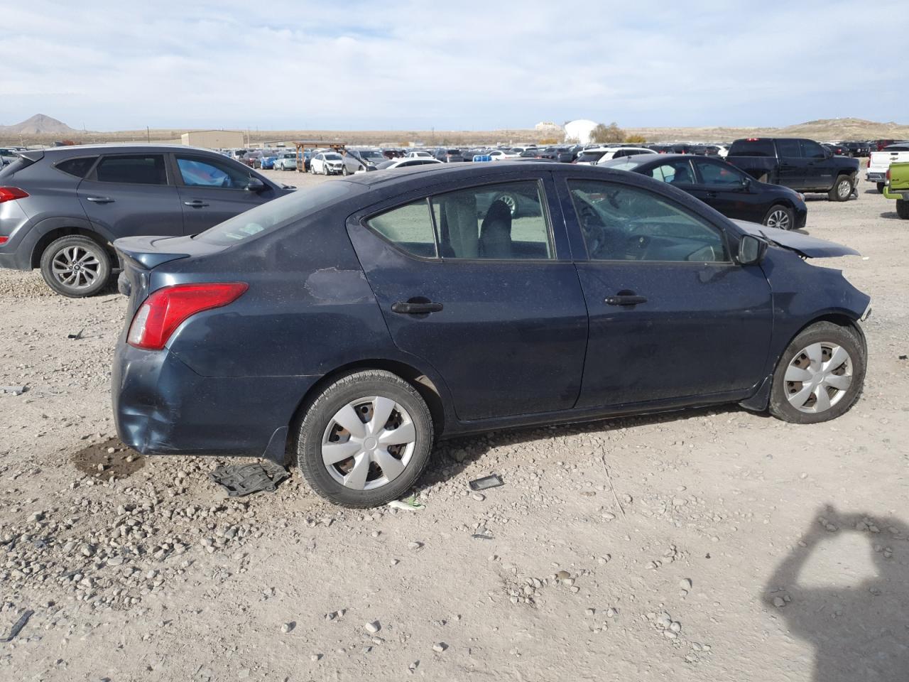 2017 Nissan Versa S - Фото 3