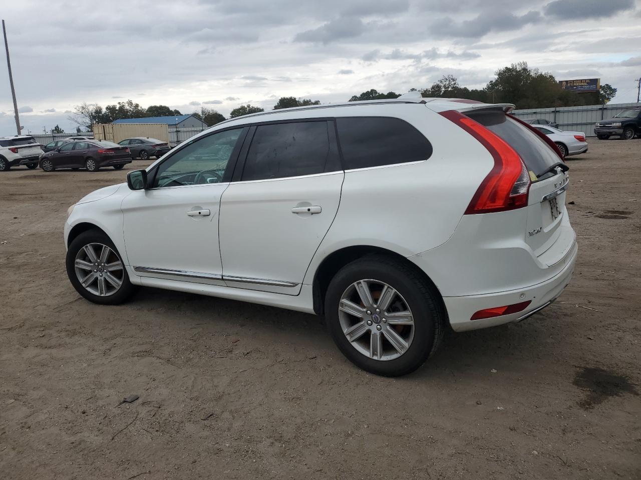 2016 Volvo Xc60 T6 Platinum - Image 2