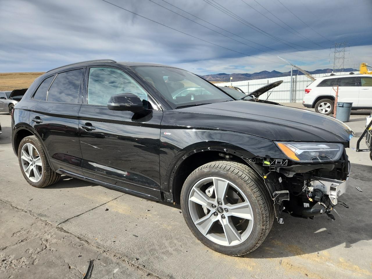 2025 Audi Q5 Premium 45 - Image 4