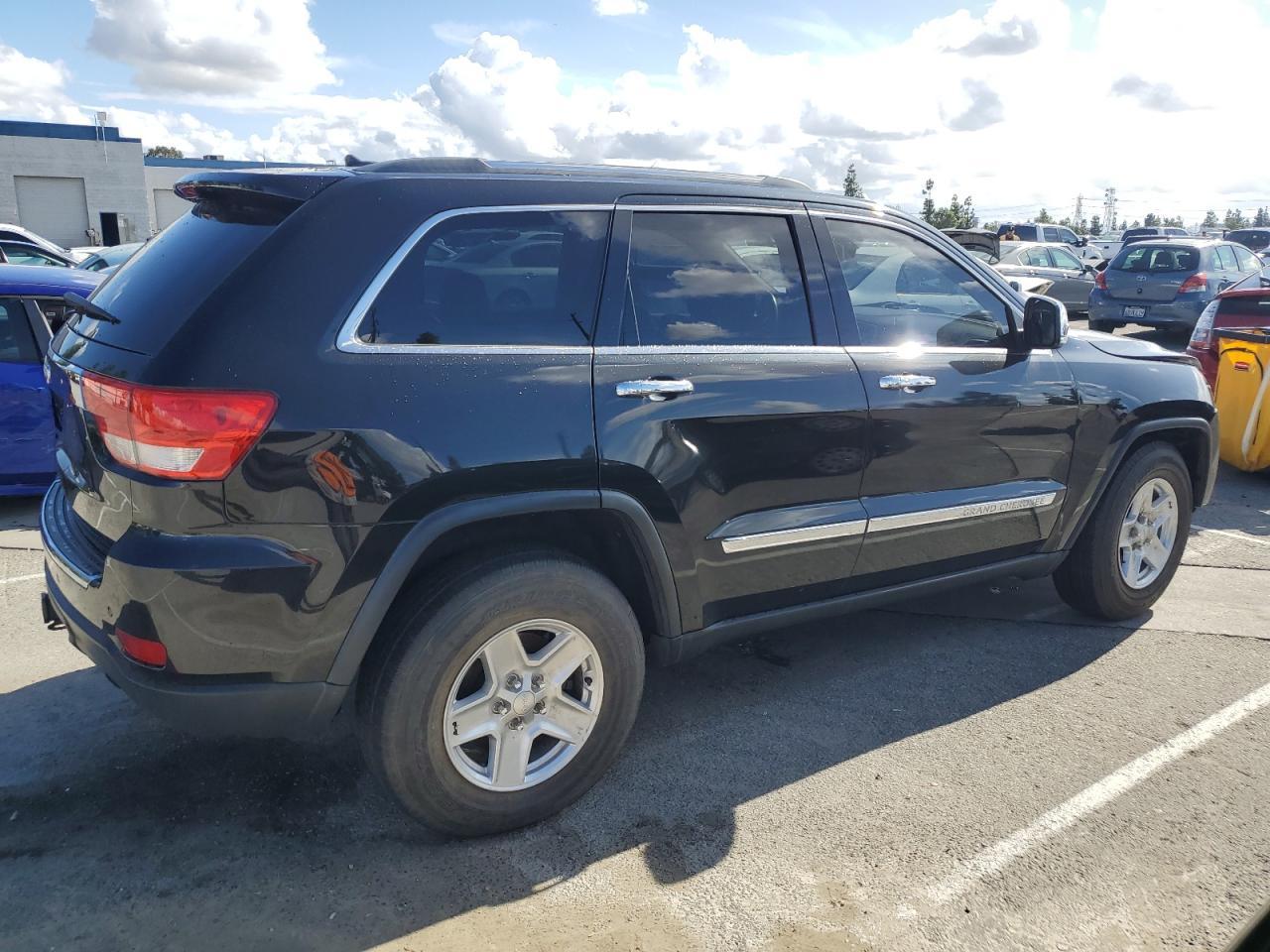 2012 Jeep Grand Cherokee Overland - Image 3