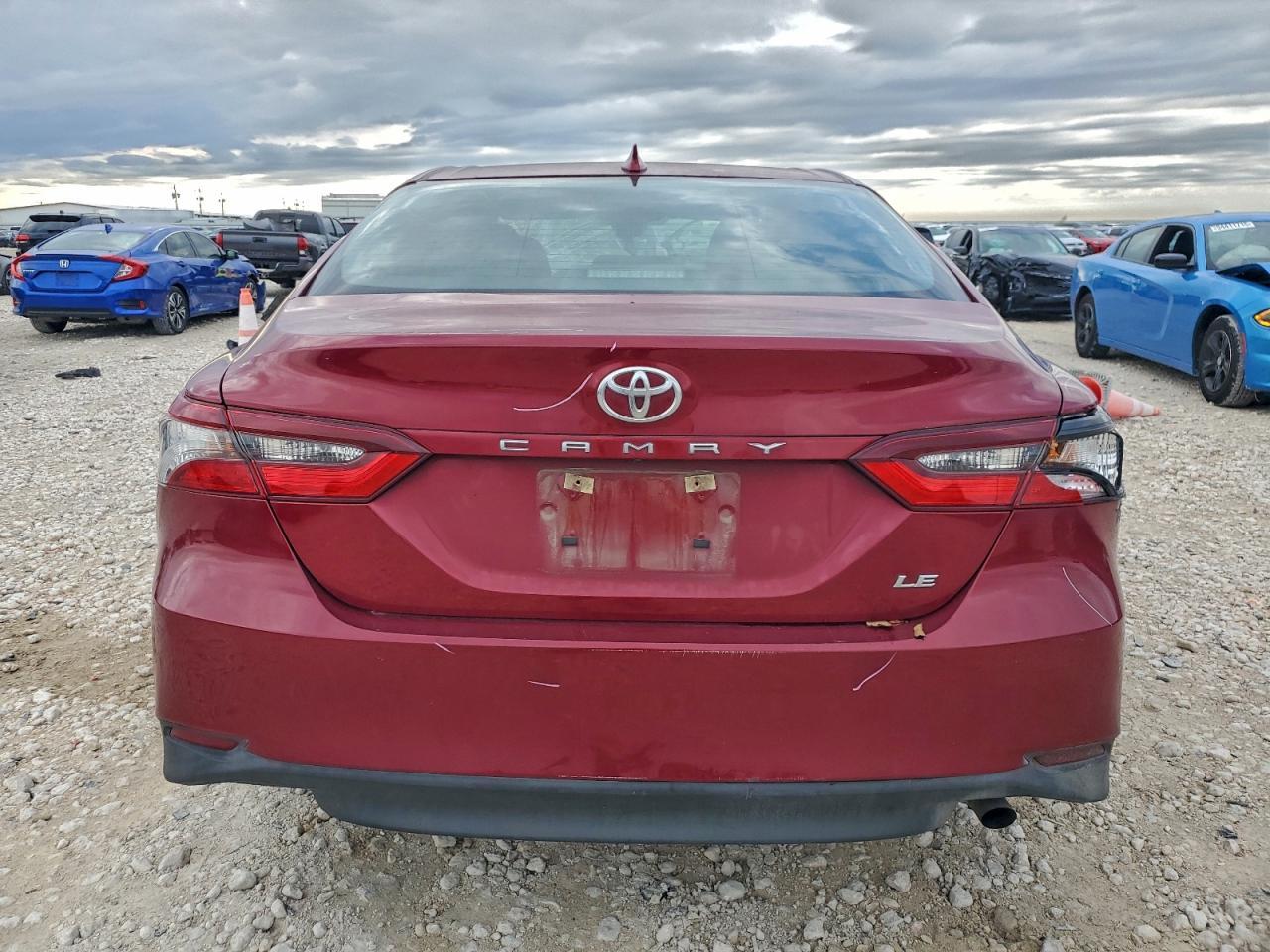 2022 Toyota Camry Le - Фото 6