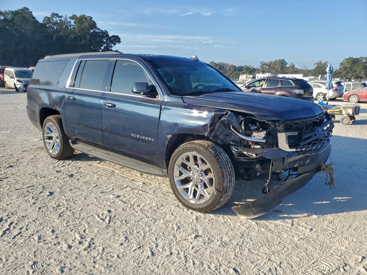 2019 Chevrolet Suburban C1500 Lt - Фото 4