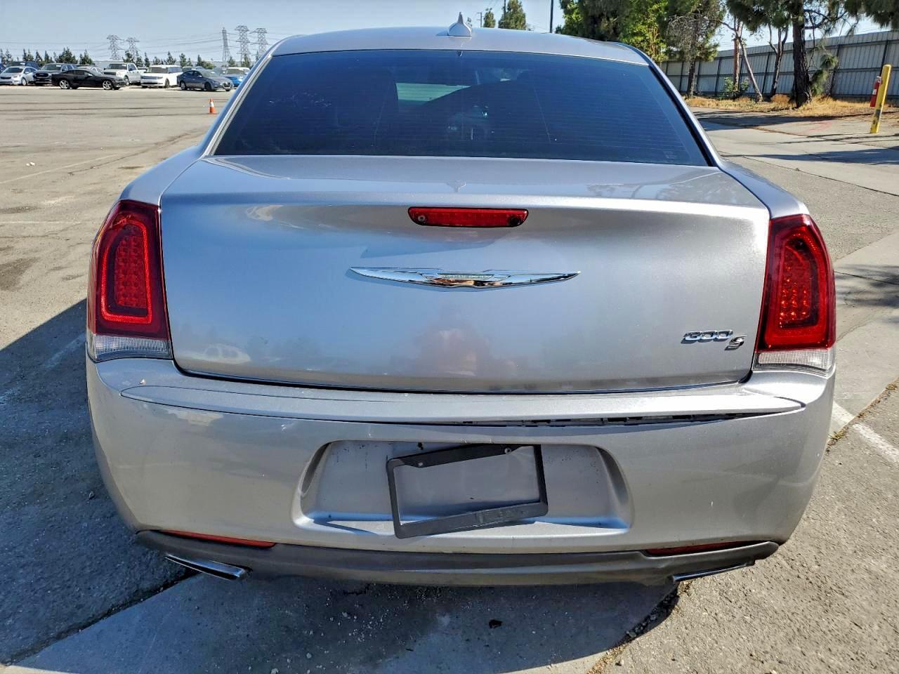 2018 Chrysler 300 S - Фото 6