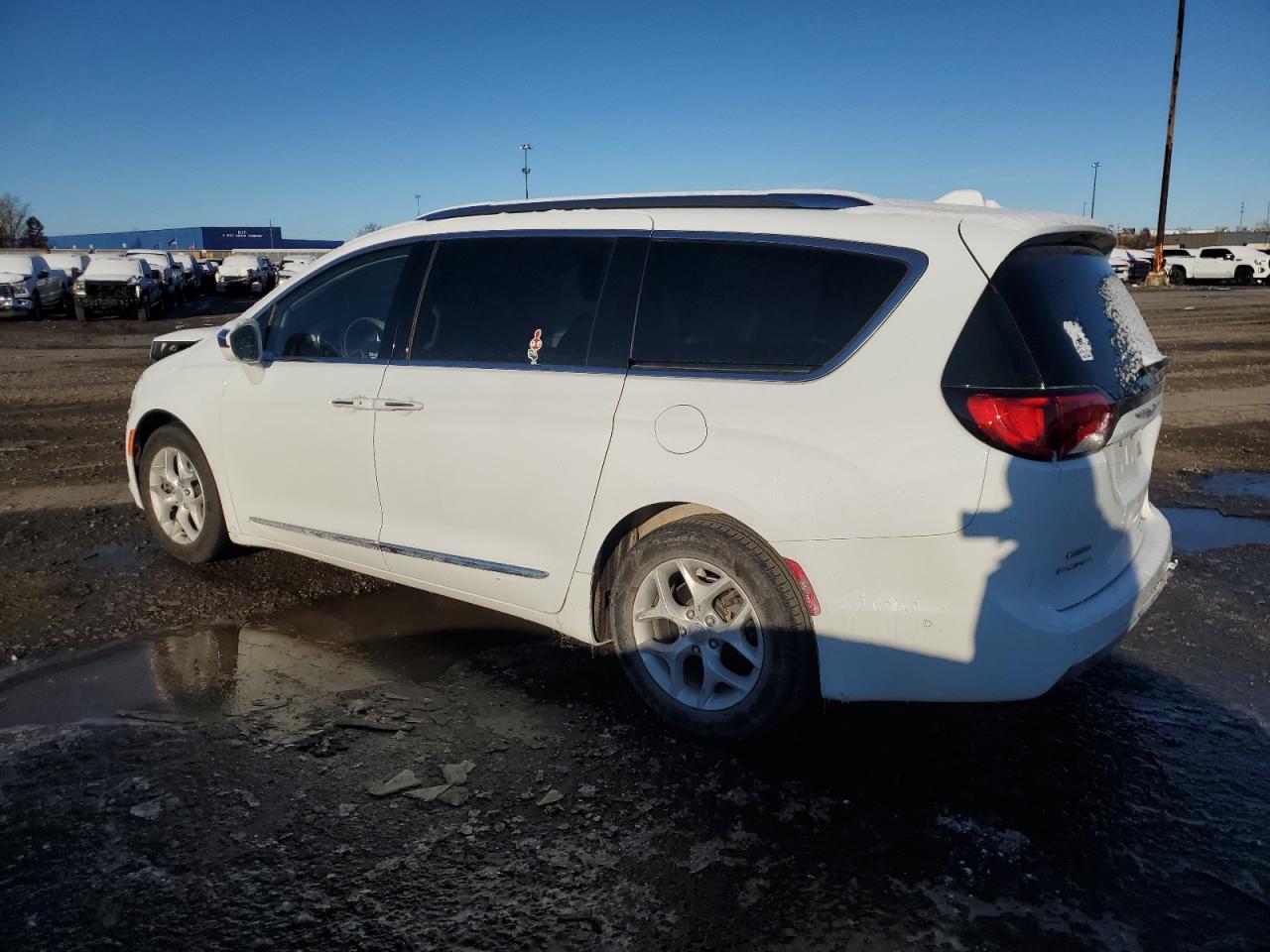 2020 Chrysler Pacifica Limited - Image 2