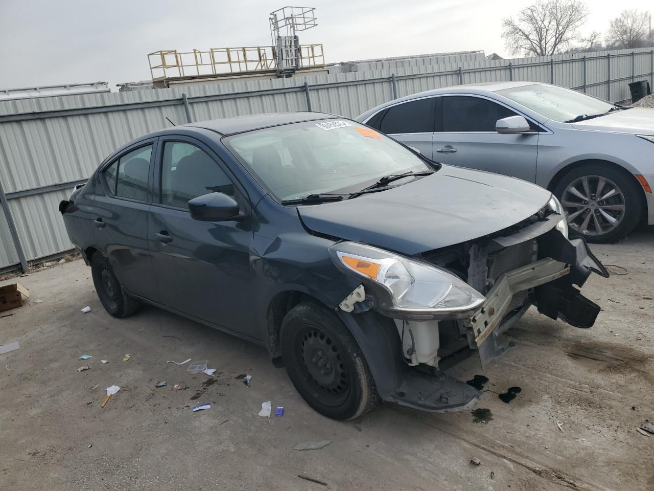2016 Nissan Versa S - Фото 4