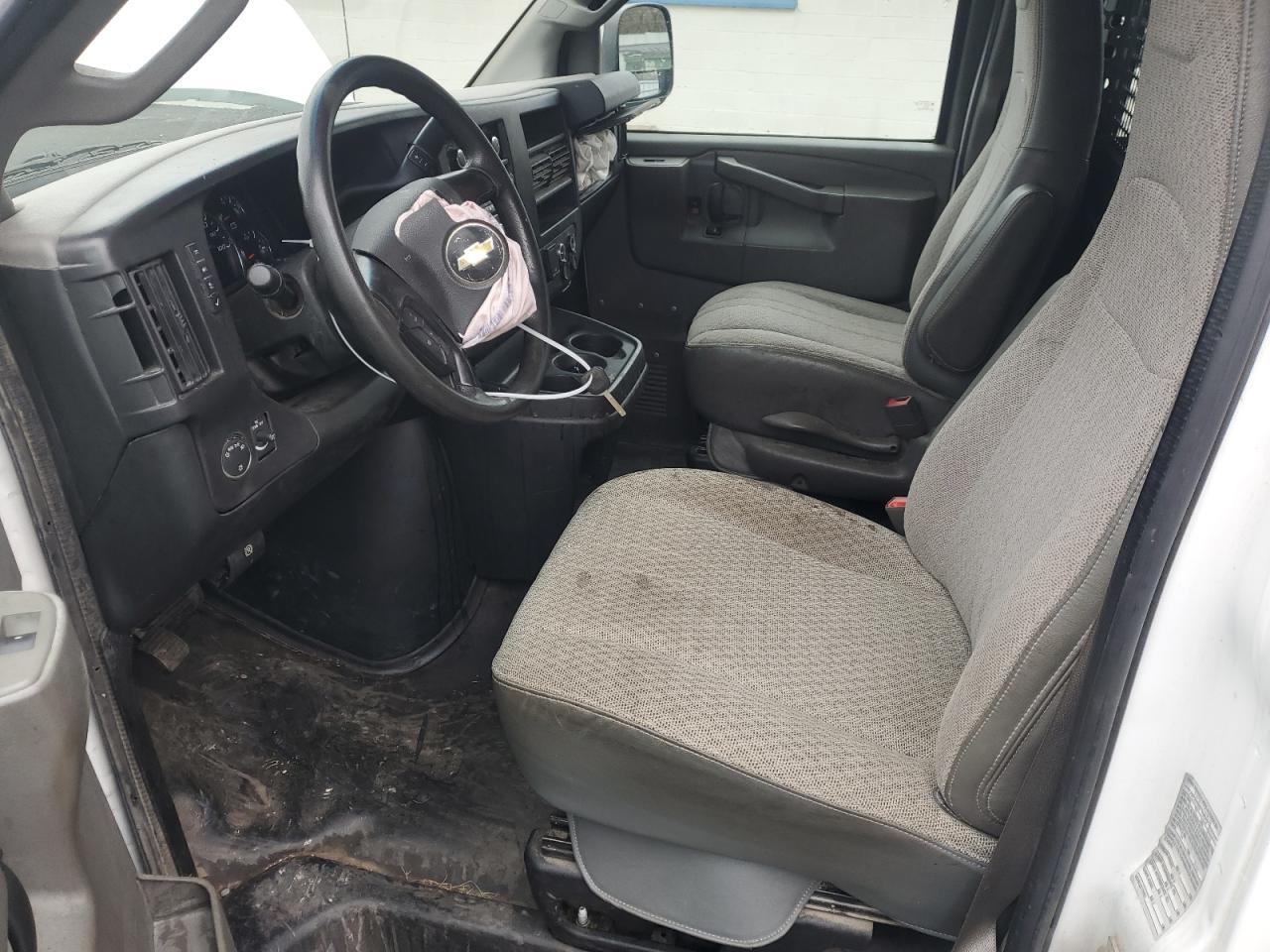 2016 Chevrolet Express G2500 - Фото 7