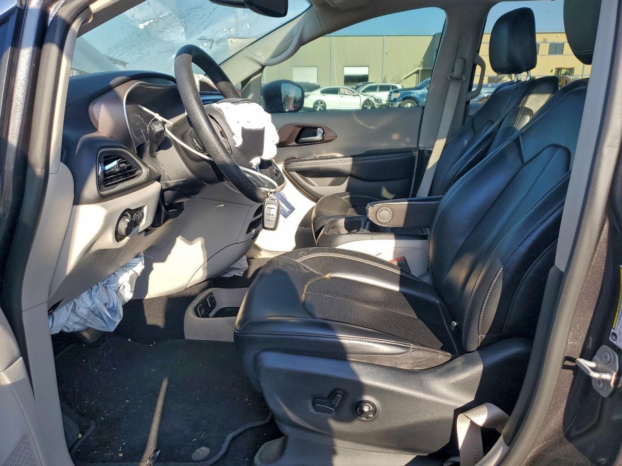 2020 Chrysler Voyager Lxi - Фото 7