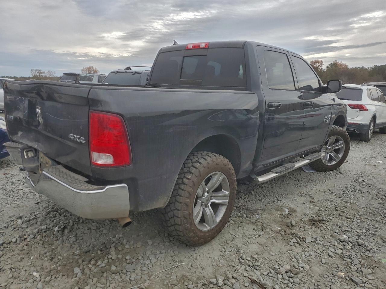 2019 Ram 1500 Classic Slt - Image 3