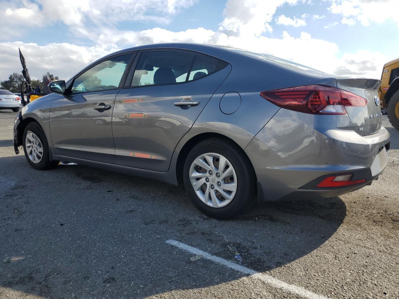 2020 Hyundai Elantra Se - Image 2
