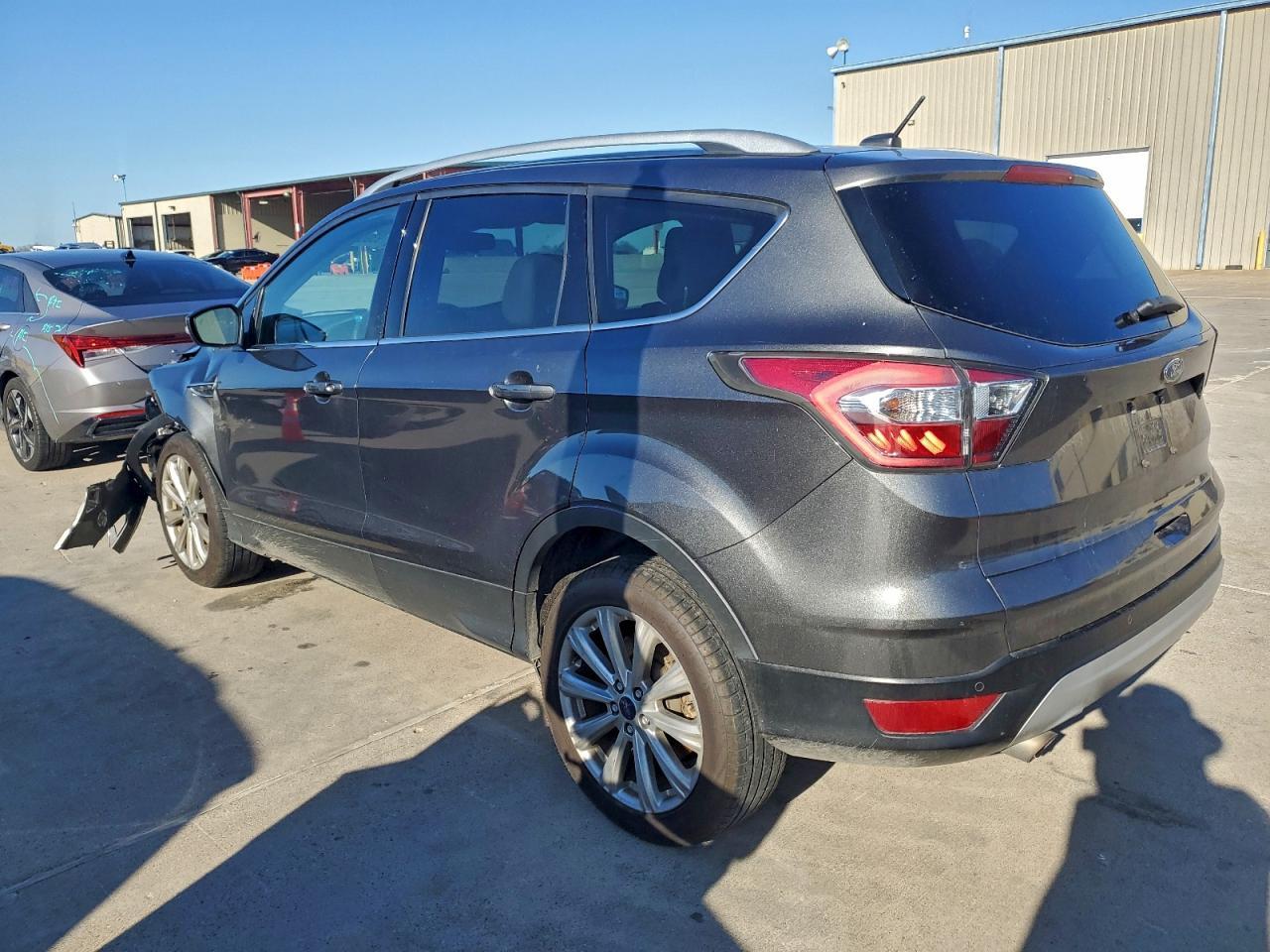 2017 Ford Escape Titanium - Фото 2