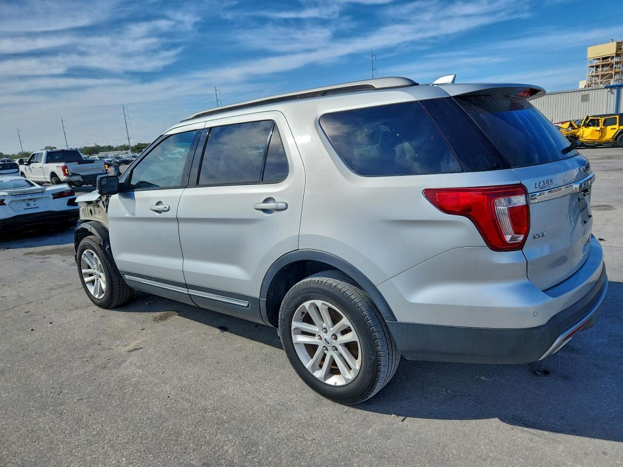 2017 Ford Explorer Xlt - Фото 2