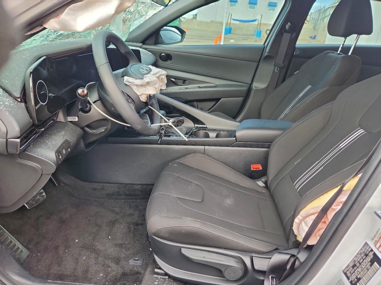 2025 Hyundai Elantra Blue - Image 7