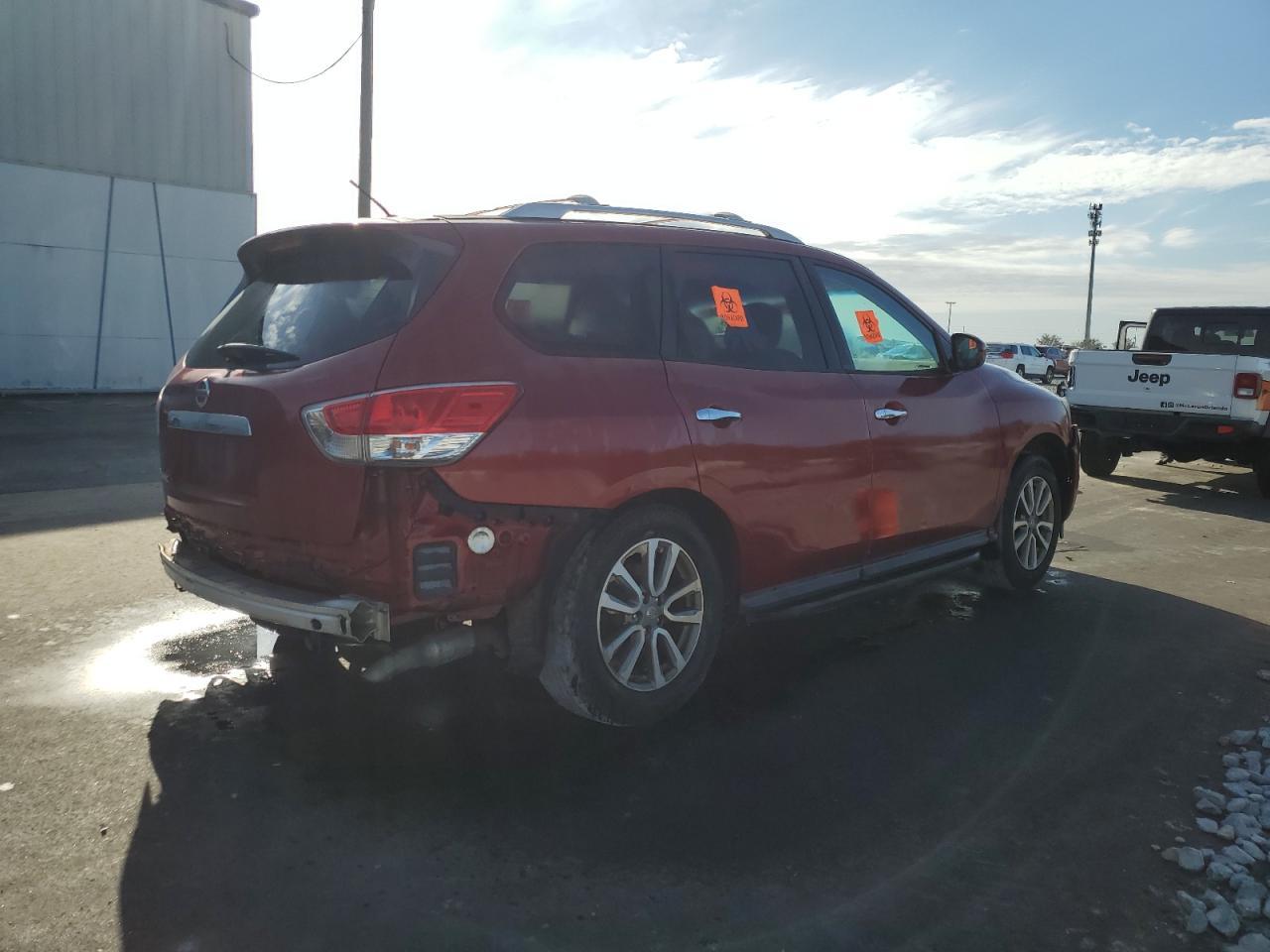 2016 Nissan Pathfinder S - Image 3