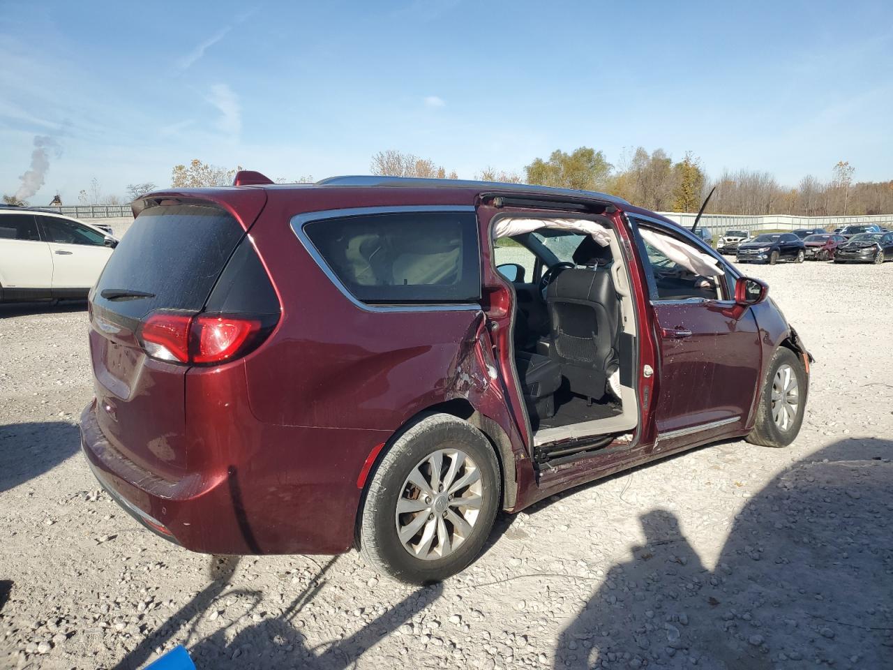 2018 Chrysler Pacifica Touring L - Image 3