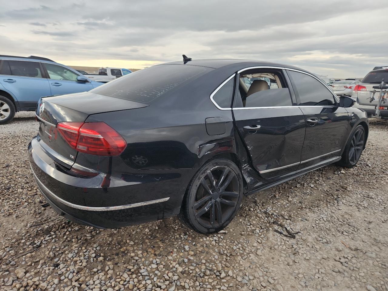 2017 Volkswagen Passat R-Line - Image 3