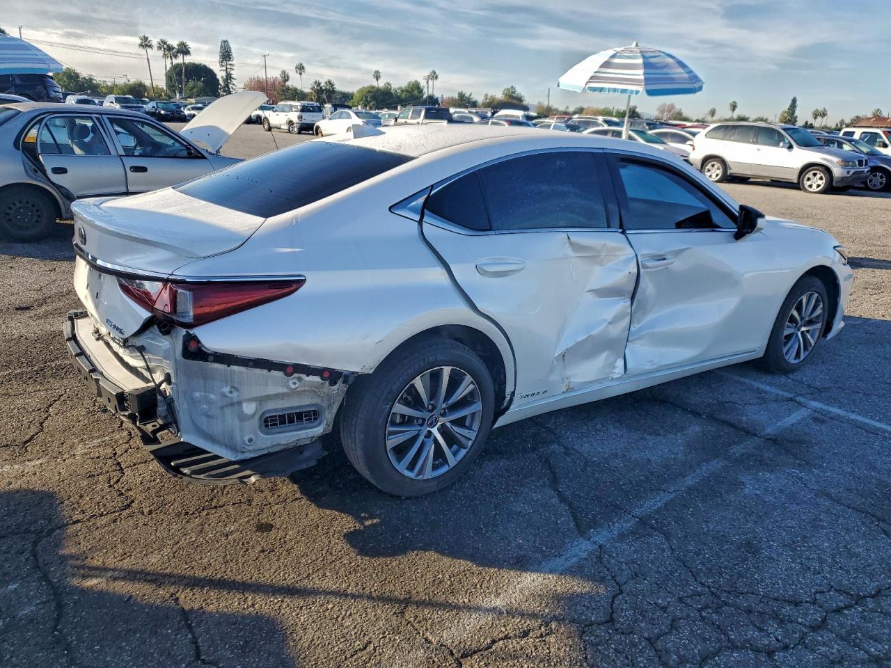 2021 Lexus Es 300H Base - Фото 3