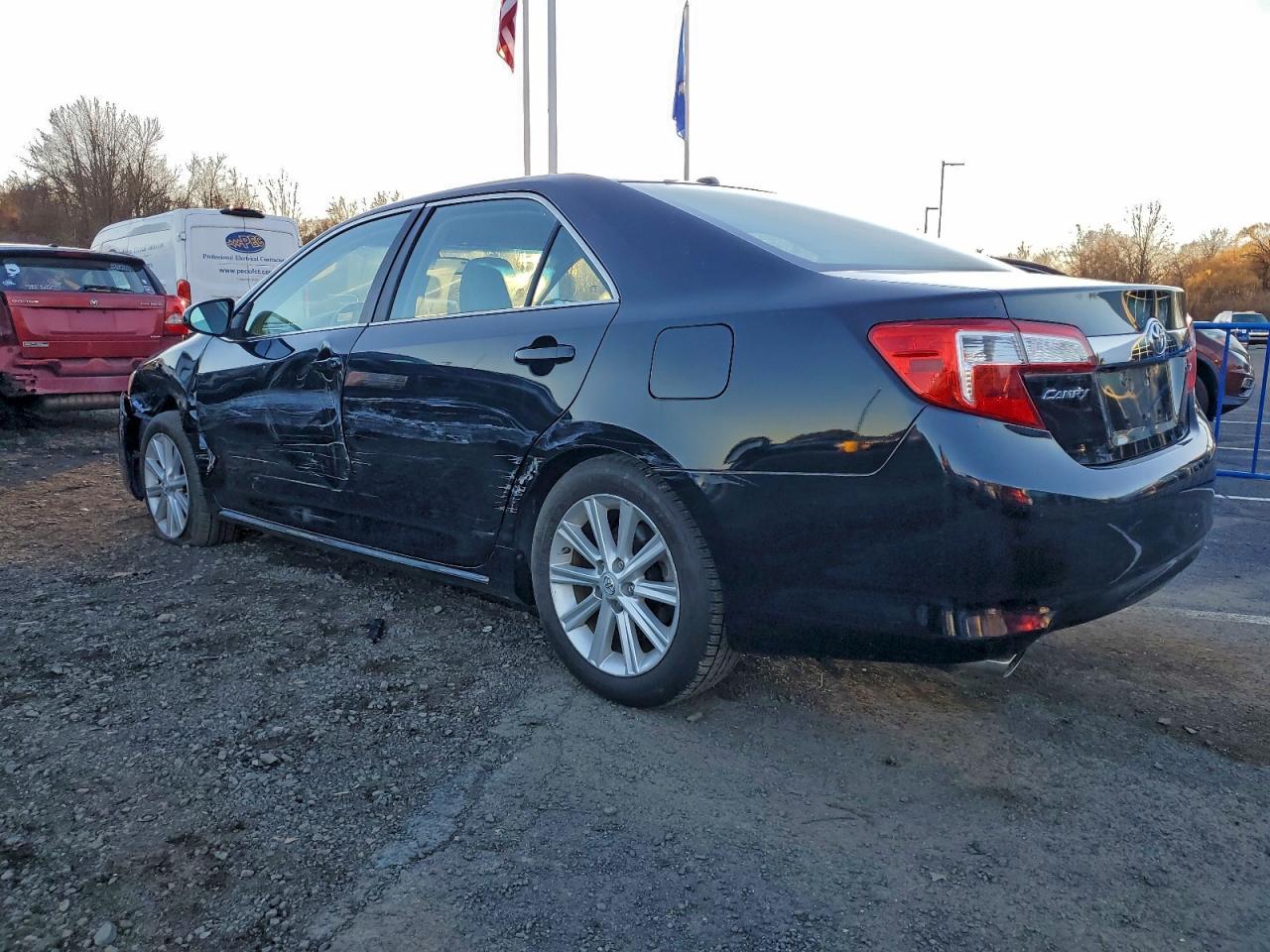 2014 Toyota Camry Se - Image 2