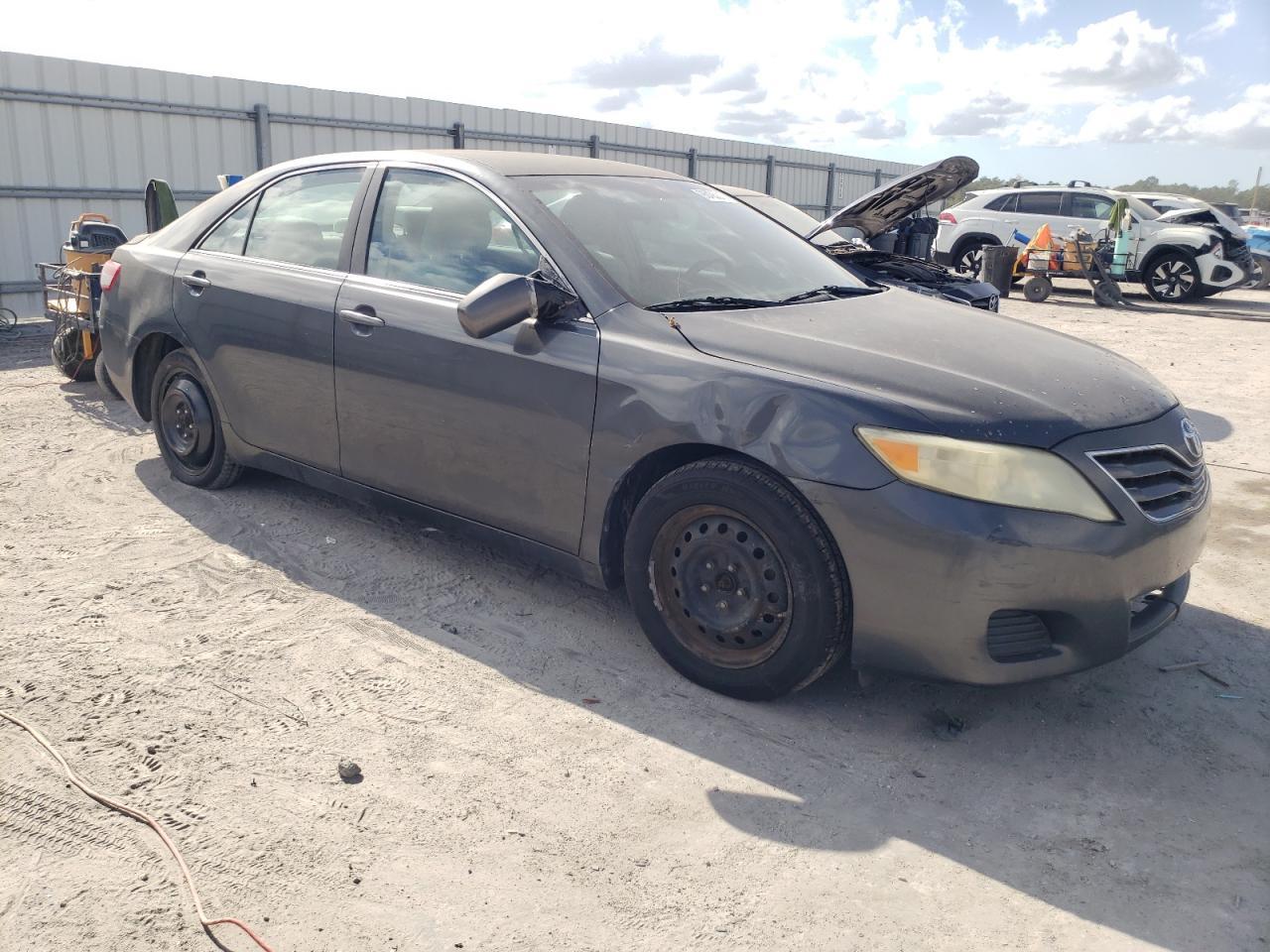 2010 Toyota Camry Le - Image 4