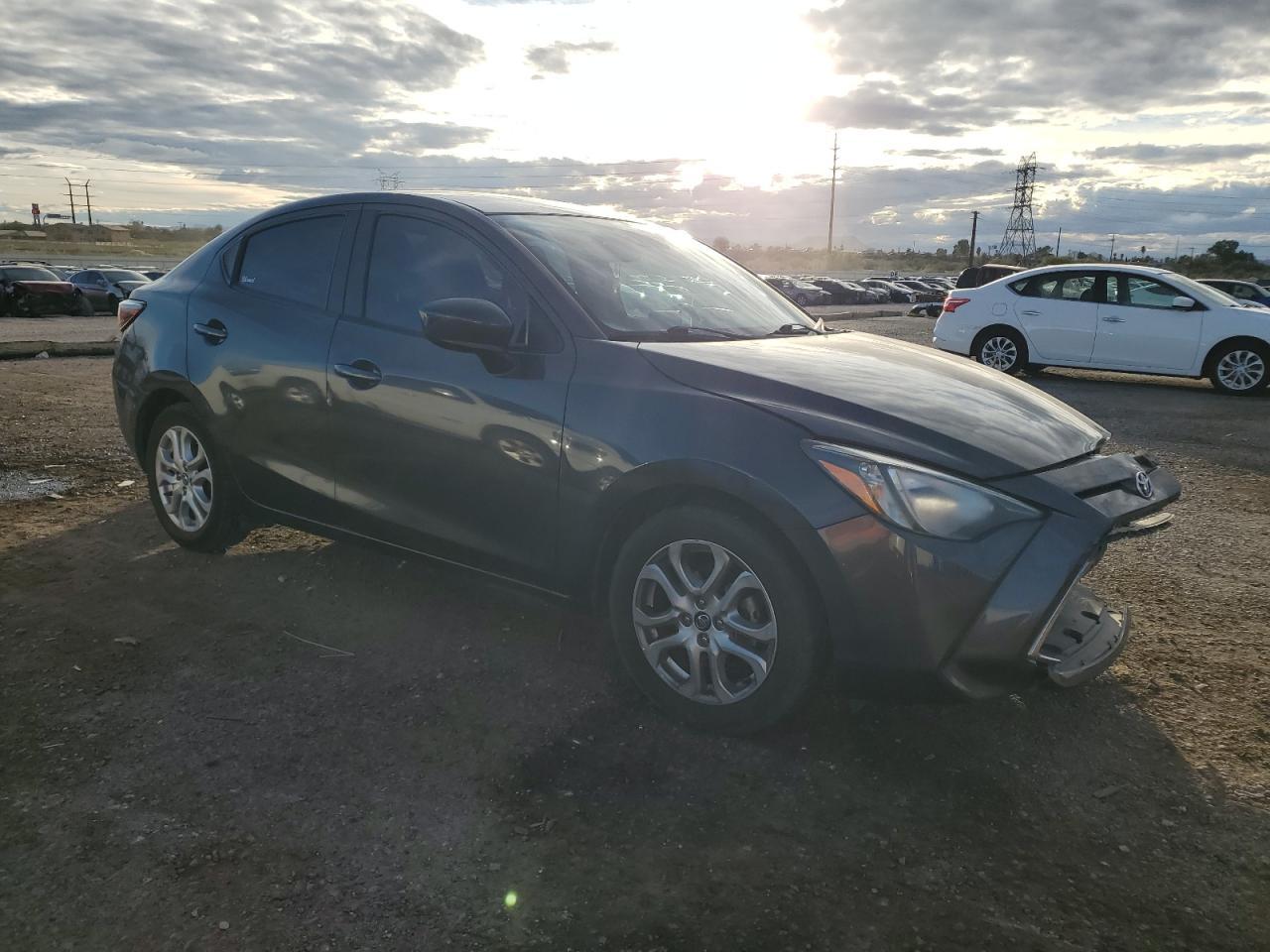 2018 Toyota Yaris Ia - Фото 4