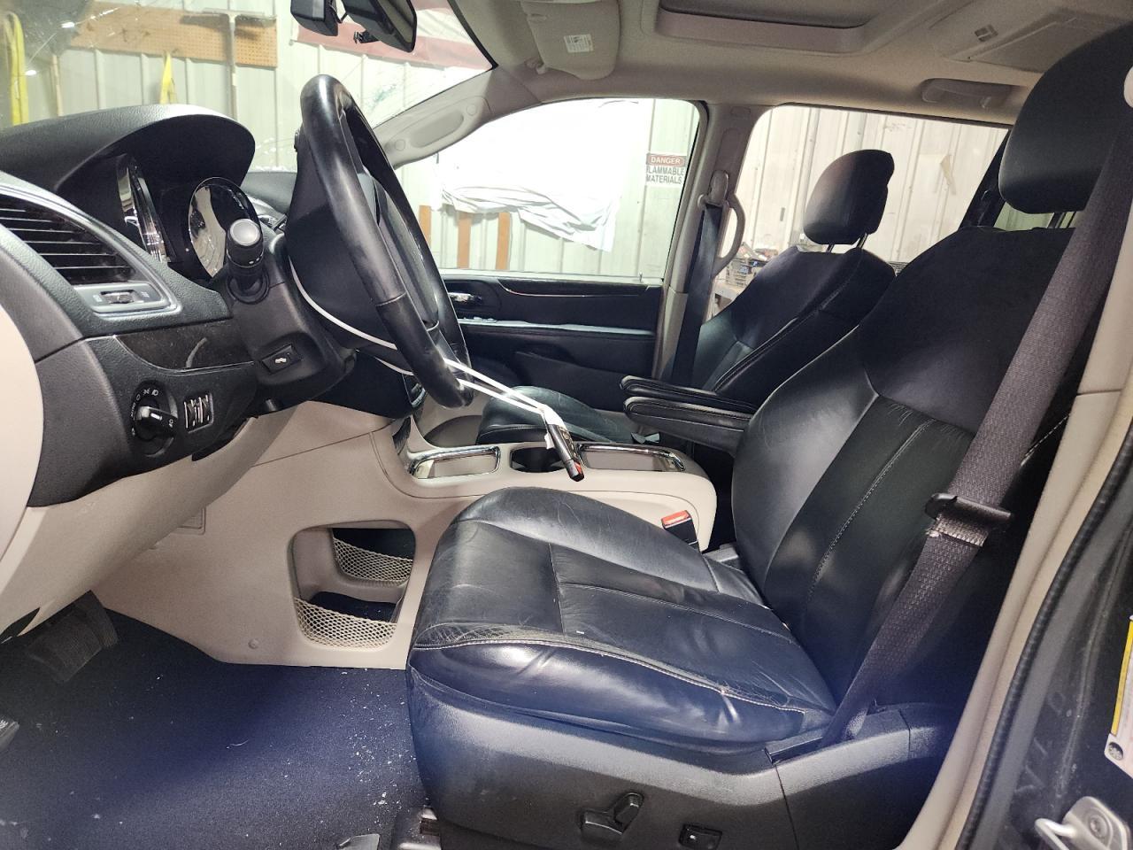 2012 Chrysler Town & Country Limited - Фото 7